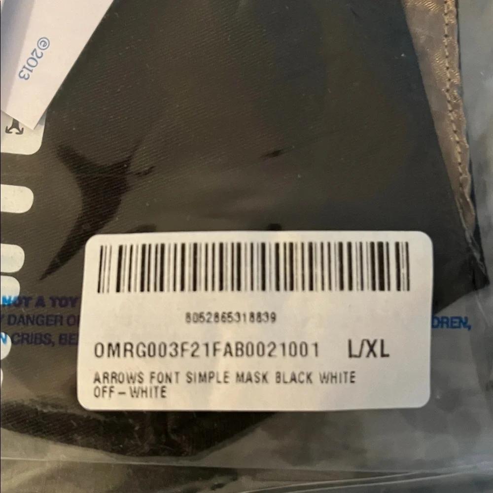NWT Off-White Black and White Mask Super Cool Size L/ XL